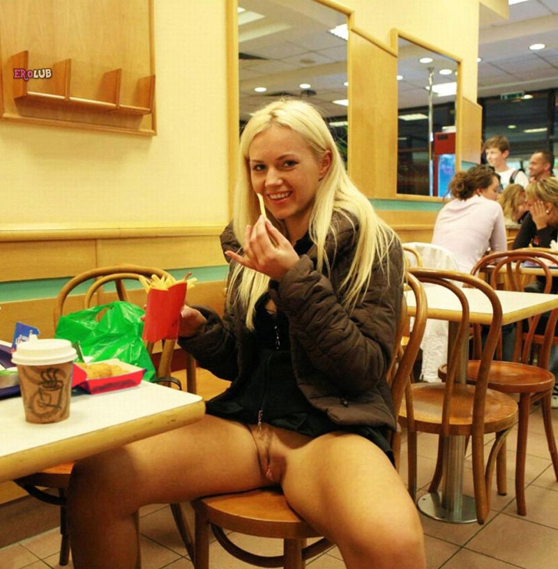 Зрелые женщины под юбкой