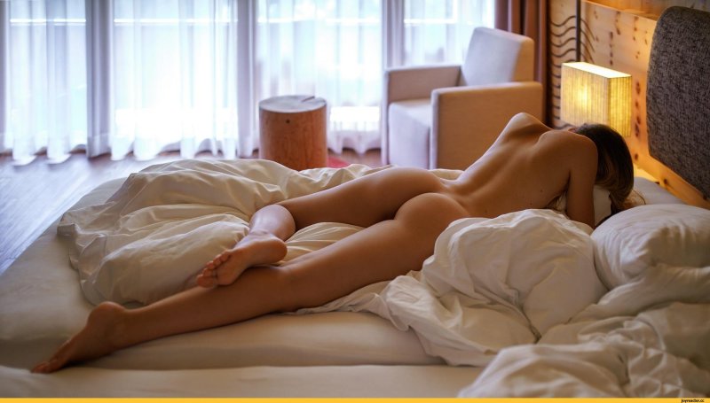 Красивые спящие голые женщины