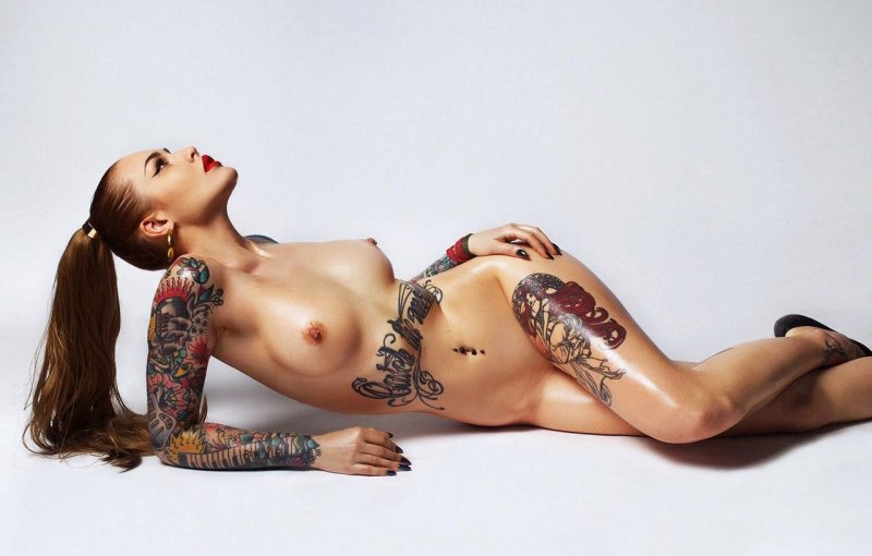 Модели с татуировками