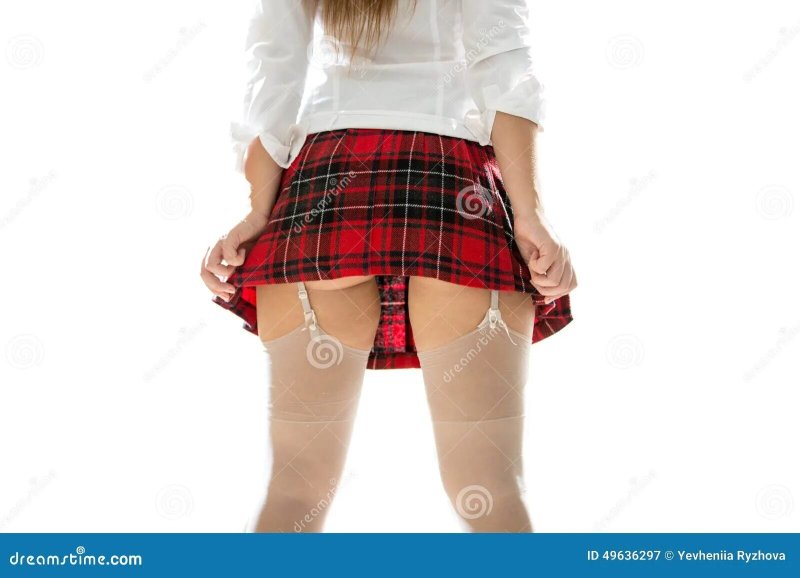 Попки в клетчатых юбочках