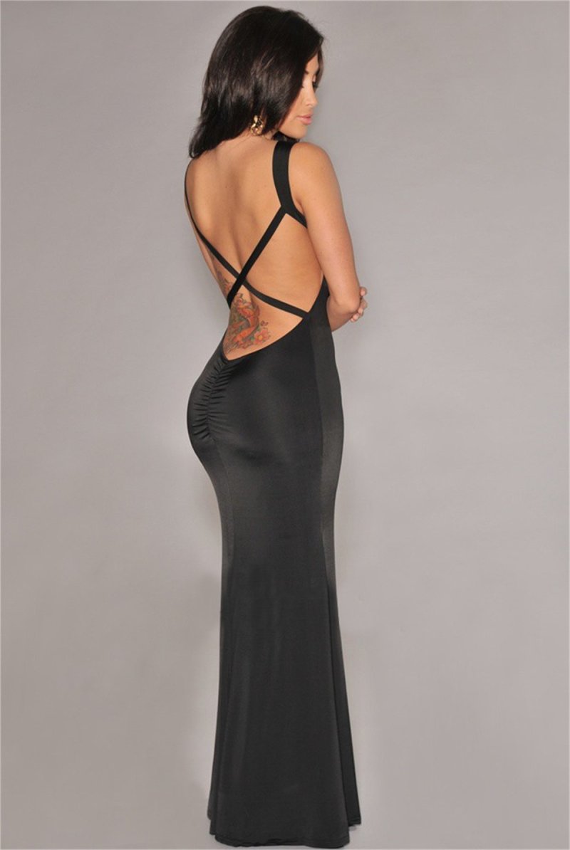 Платье с вырезами на спине