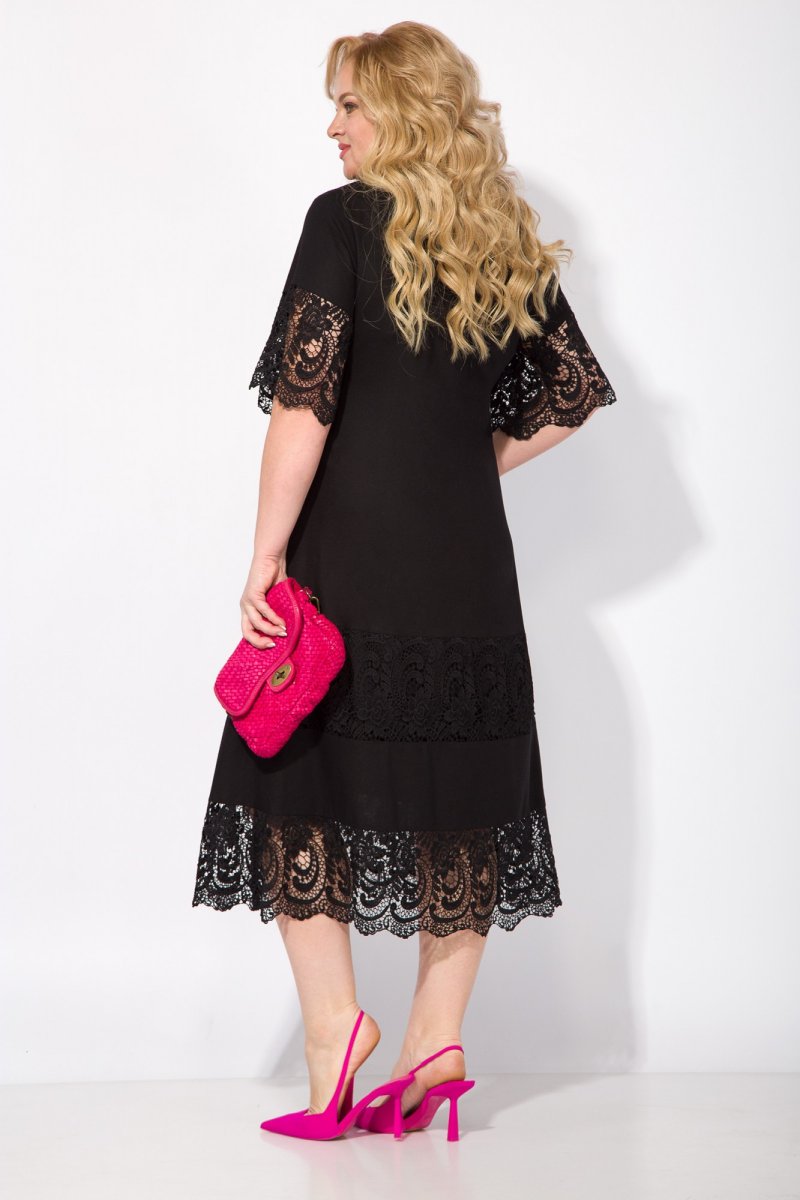 Платье с кружевами