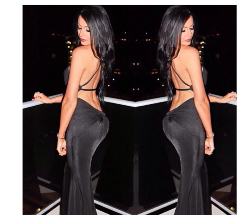 Платье с вырезом на спине