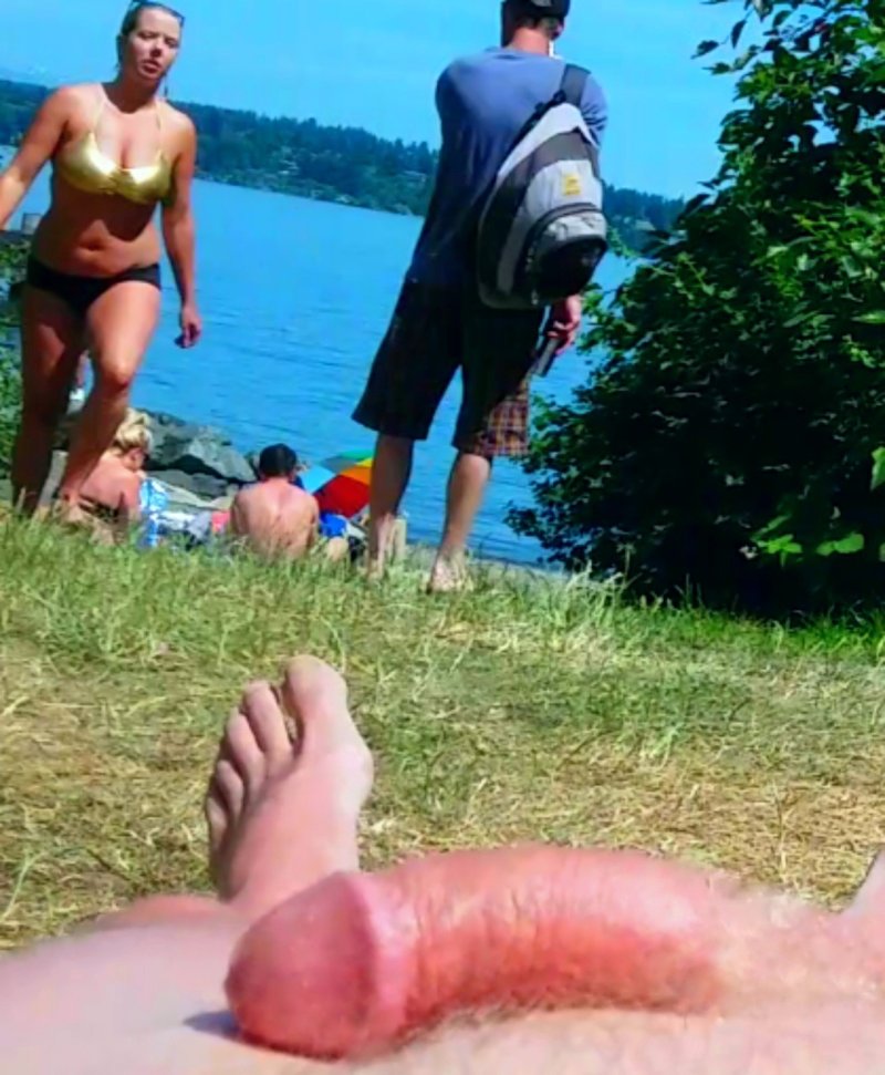 Эксгибиционизм мужчин на пляже