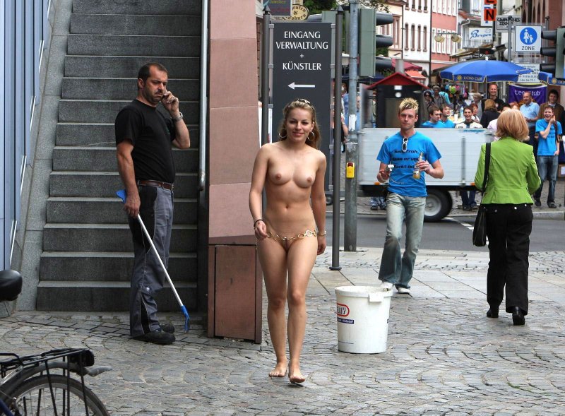 Обнажение в публичных местах