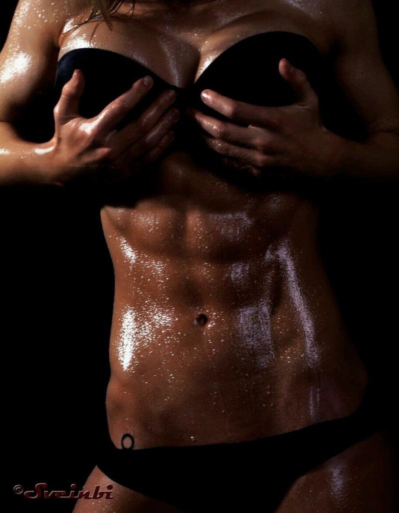 Девушки с прессом и большими сиськами