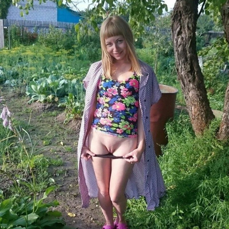 Голые жены на даче