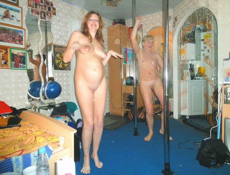 Счастливая беременная женщина