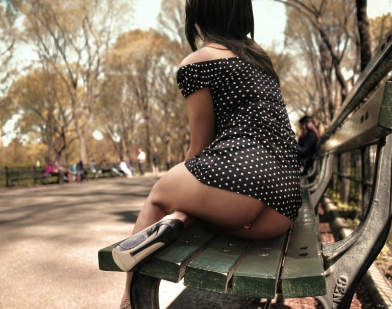 В коротких юбках