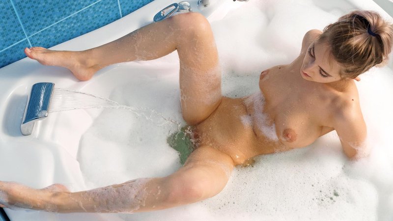 Женщины в ванной