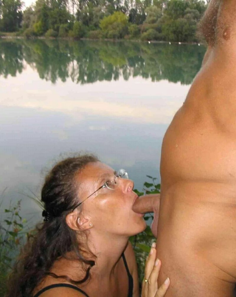 Отсосала на речке.частное