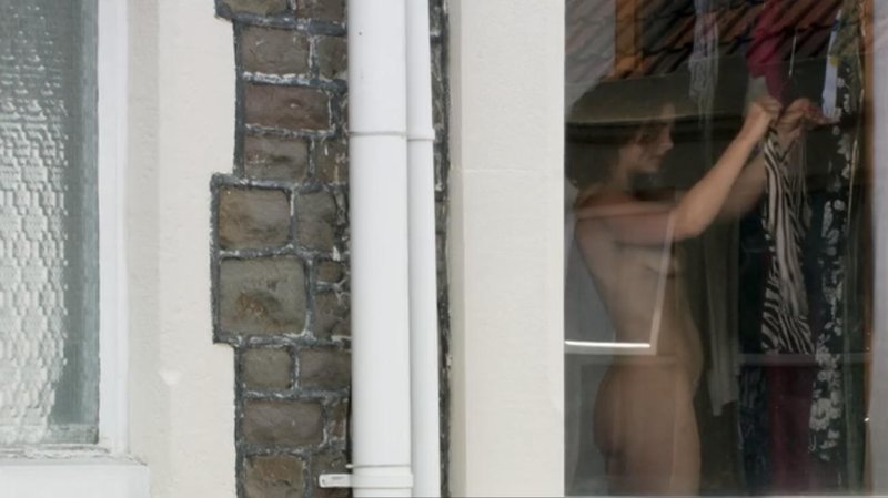 Голые в окнах