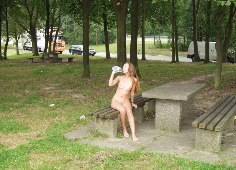 Девушки ню частное в парке