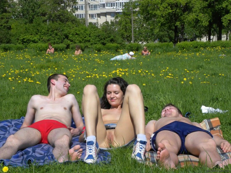 Загораем на даче