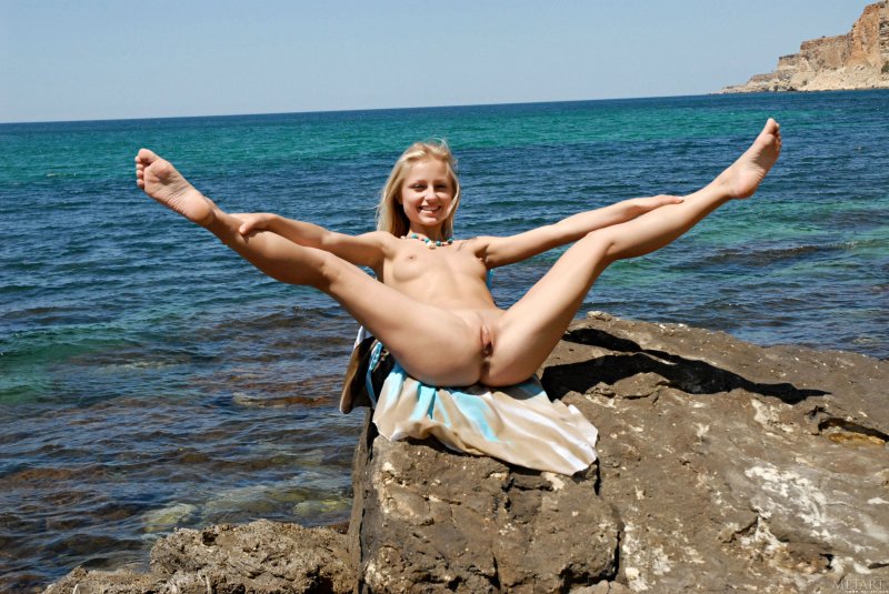 Маленькая нудистка