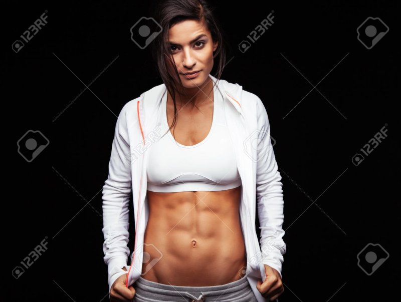 Женщина спортивная