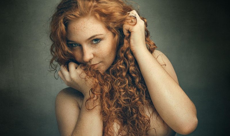 Рыжая девушка