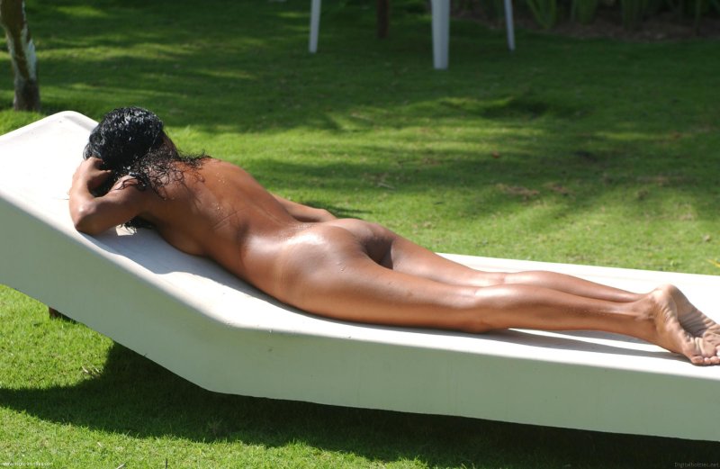 Негритянка на пляже