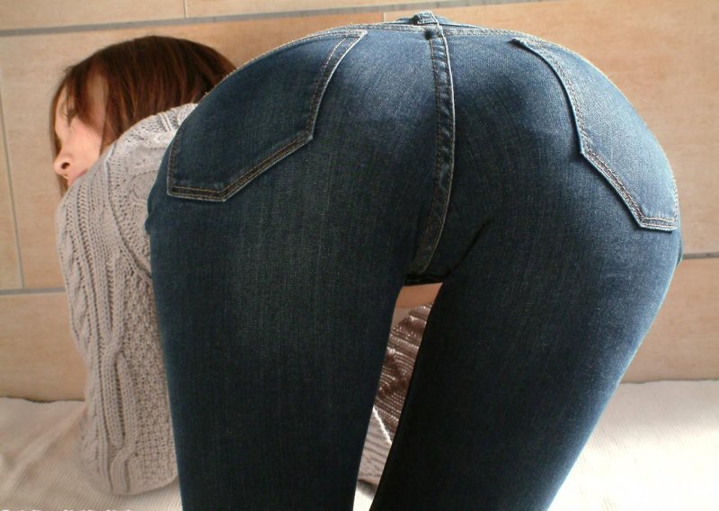 Азиатские попки в джинсах