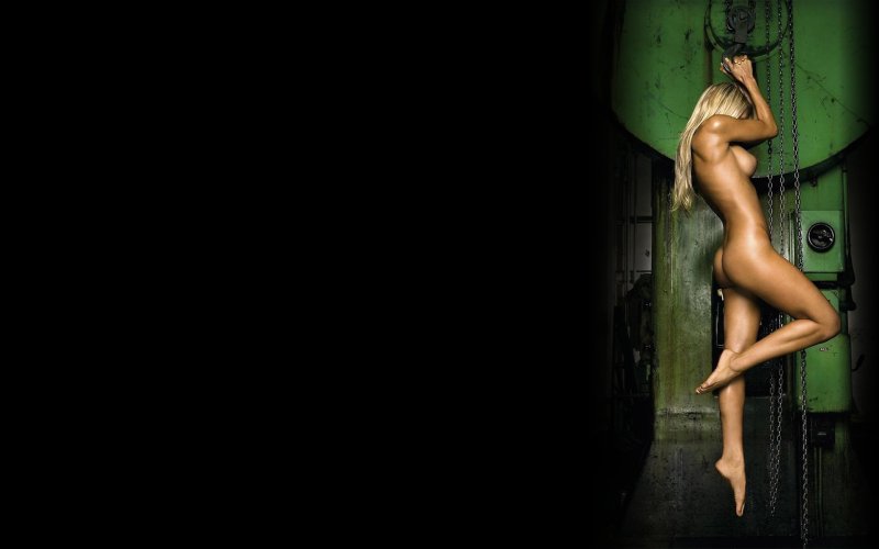 Эротичные девушки на заводе