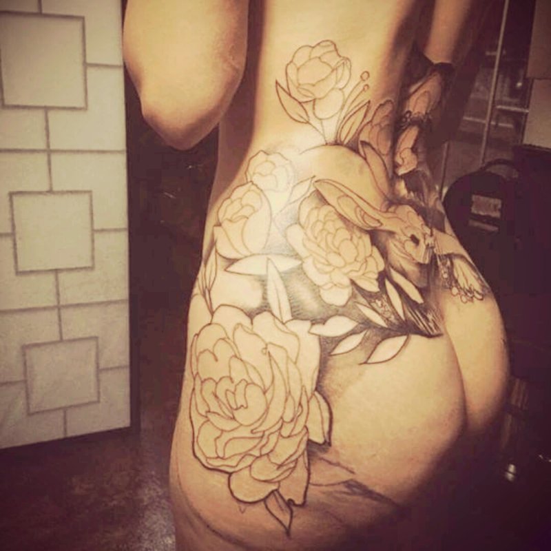 Тату для девушек на попе