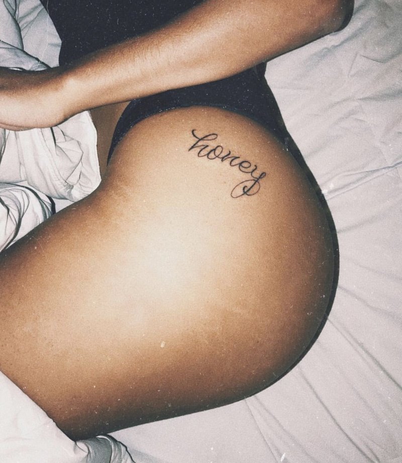 Тату для девушек на попе