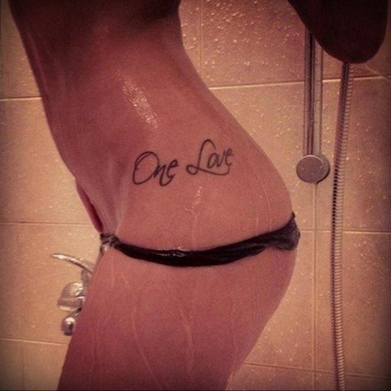 Татуировки для девушек надписи