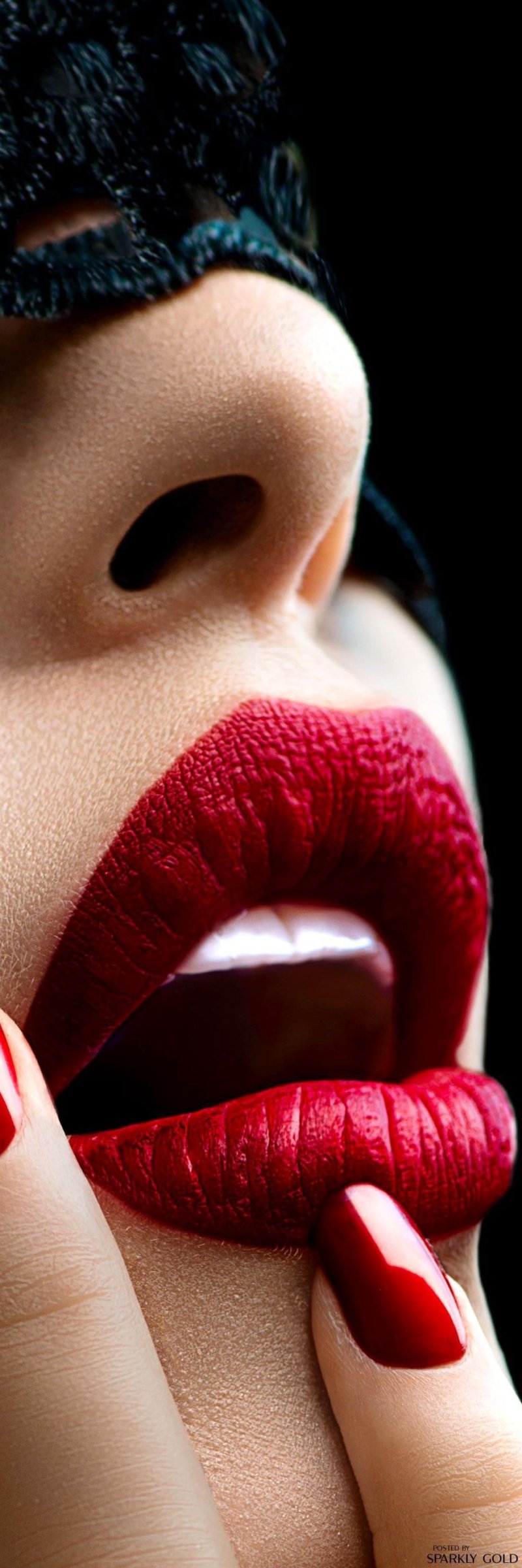 Красные губы