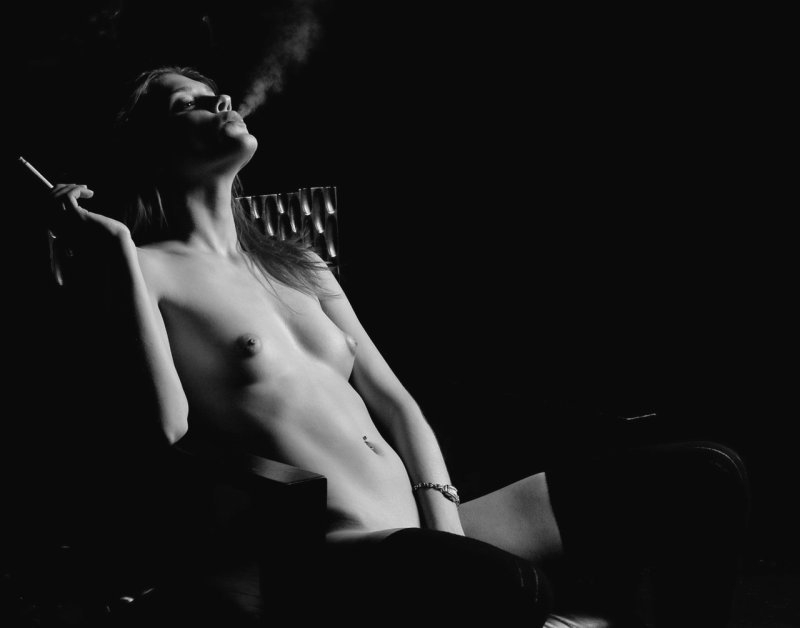 Красивые голые курящие