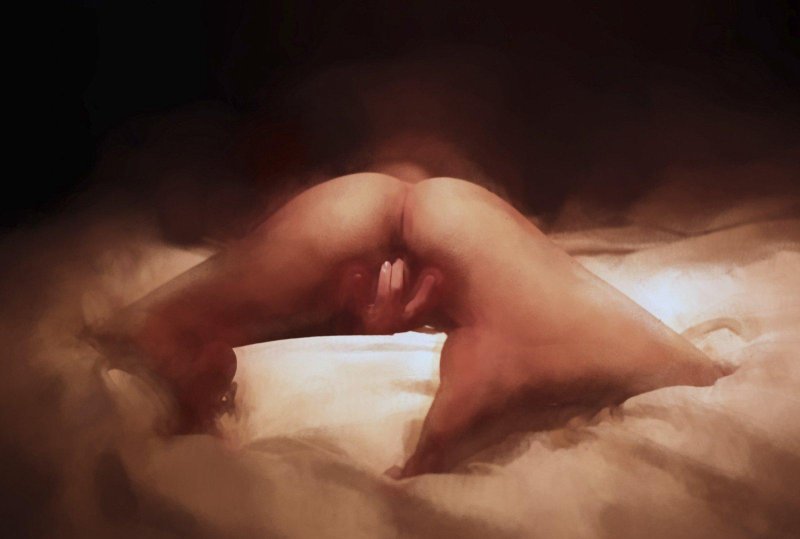 Голая попа из под одеяла