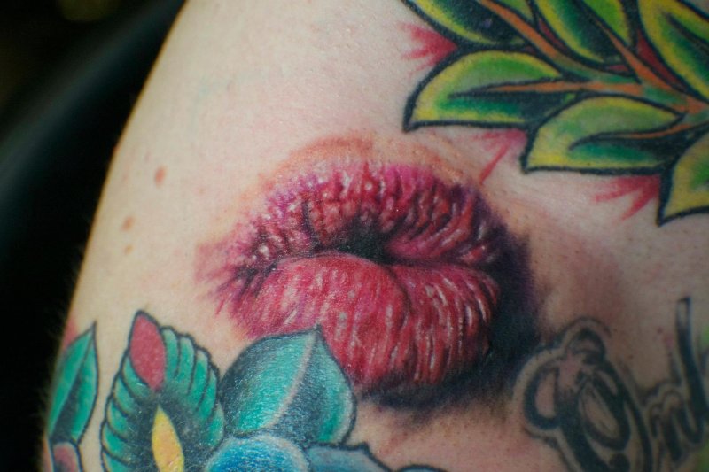 Тату на губах