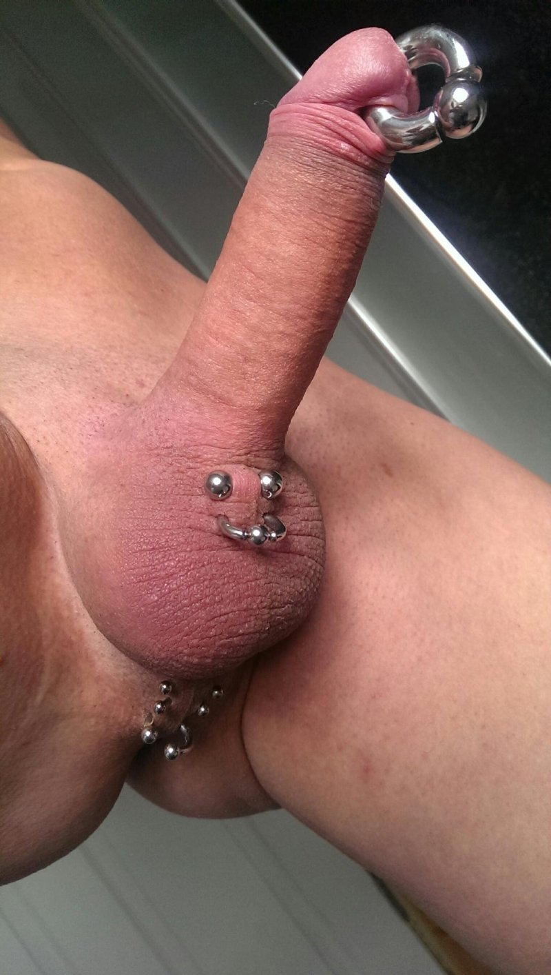 Член с пирсингом