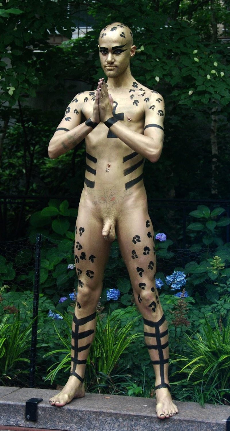 Мужской бодиарт яиц