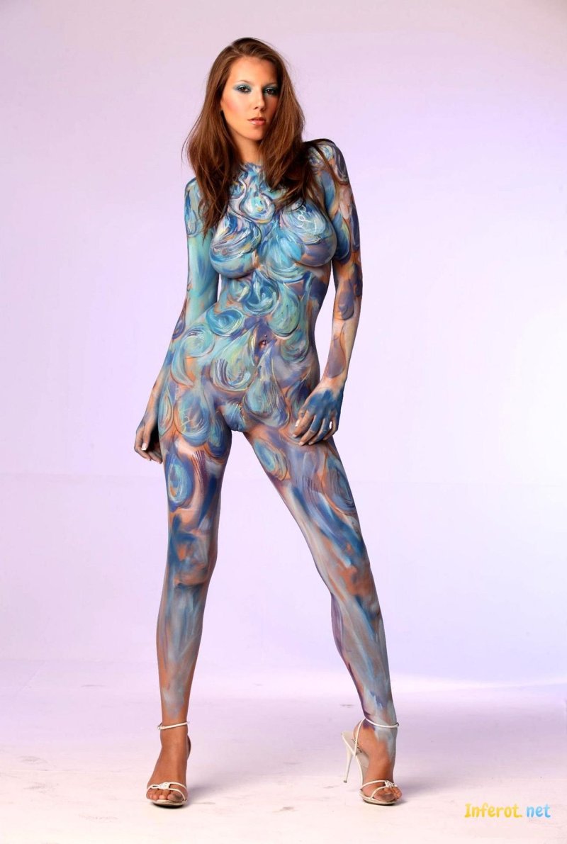 Бодиарт девушки без одежды