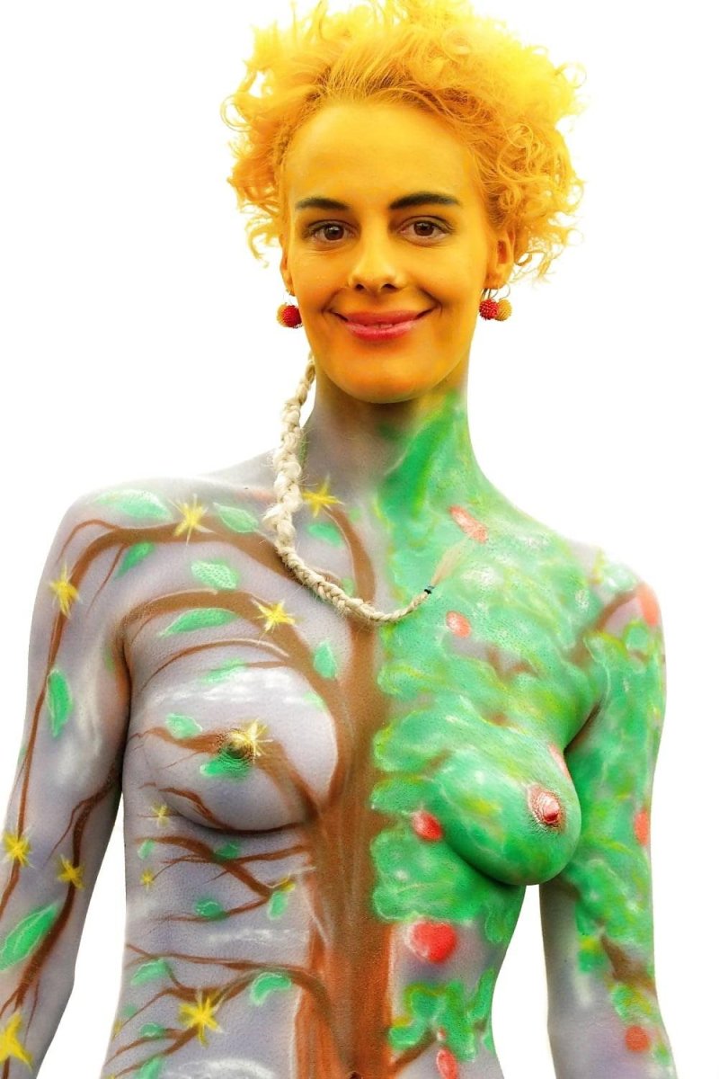 Голые раскрашенные женщины