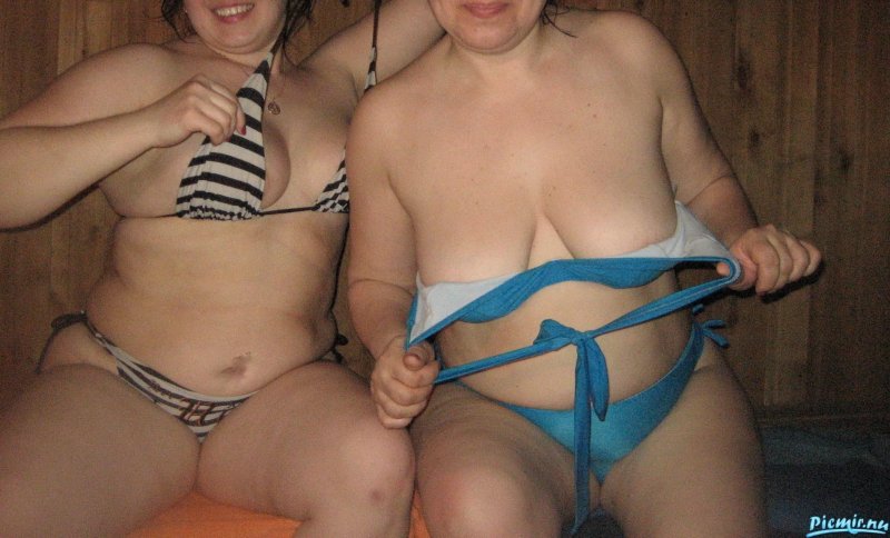 Толстые жены с подругами в бане