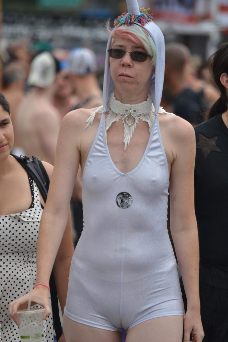 Просвечивает купальник