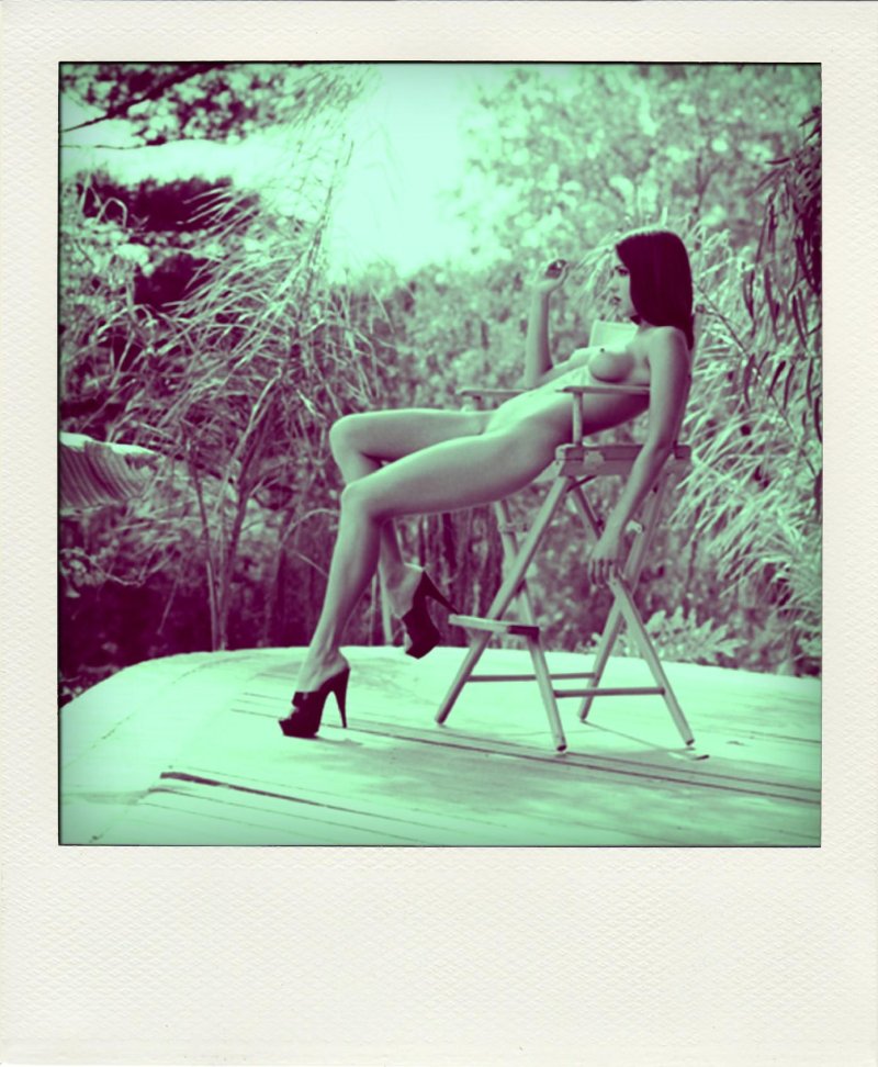 Эротическая фотосессия на лодке