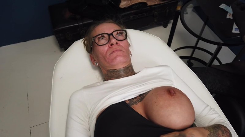 Большие сиськи тату