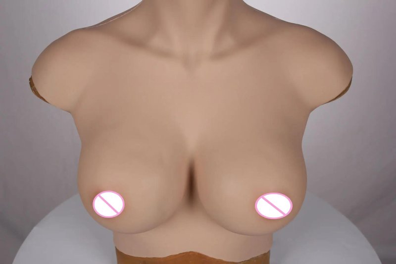 Большая искусственная грудь