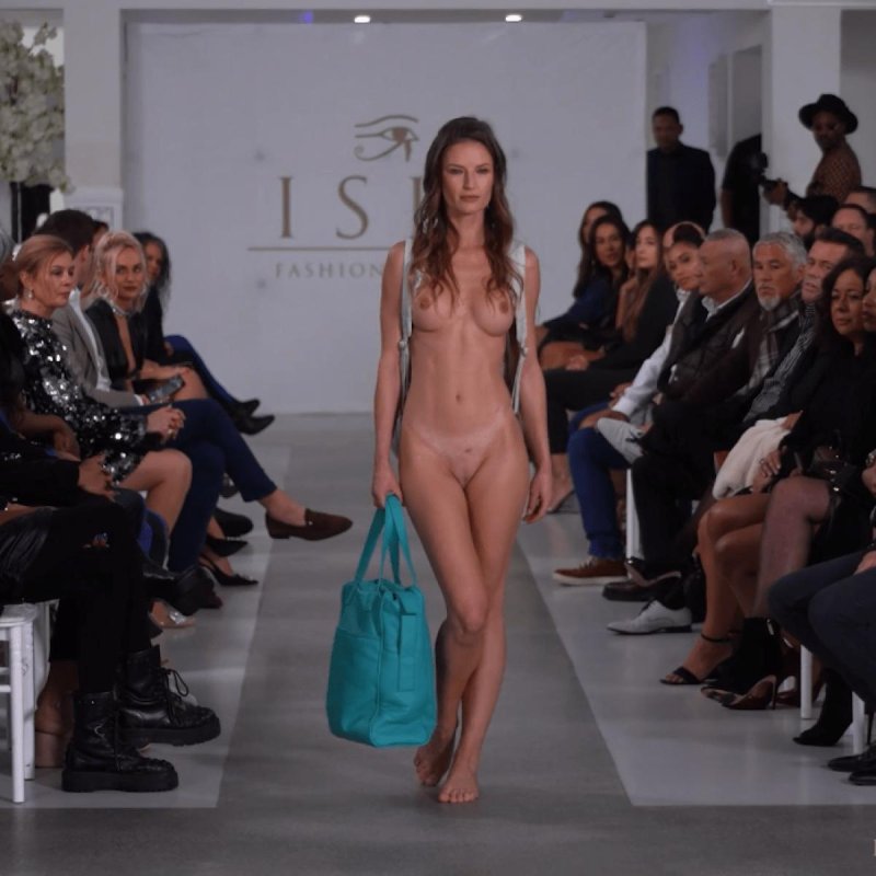 Голые показы