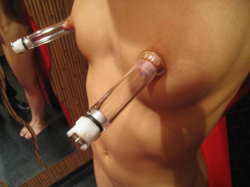 Вытягивание сосков бдсм