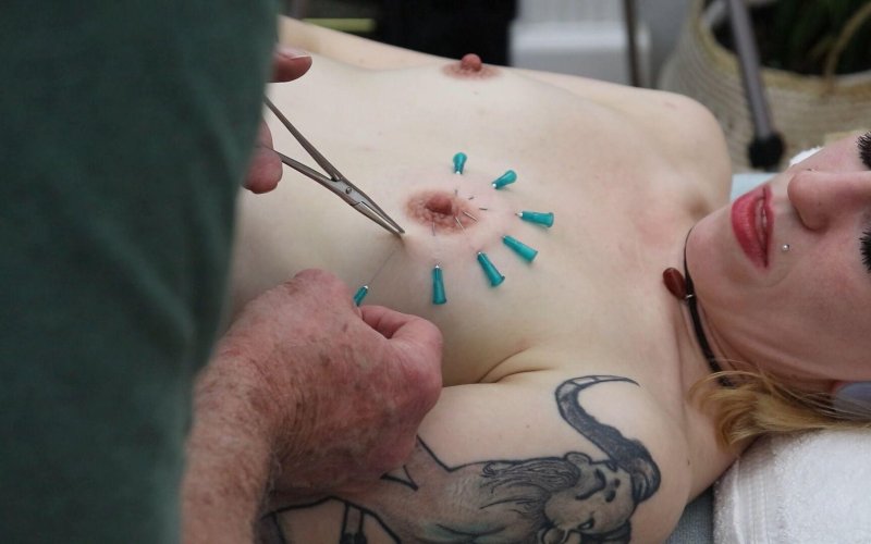 Прокалывание сосков бдсм