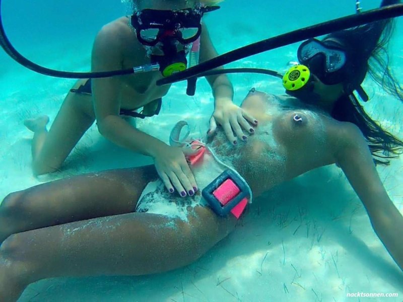 Девушка с аквалангом