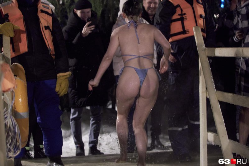 Крещенские купания женщины
