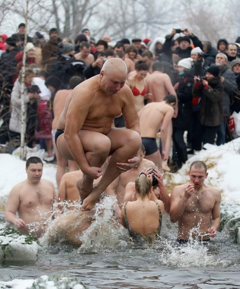 Голые купания на крещение