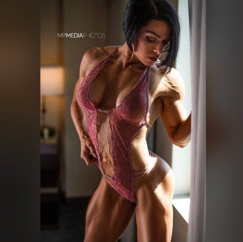 Девушка бодибилдер