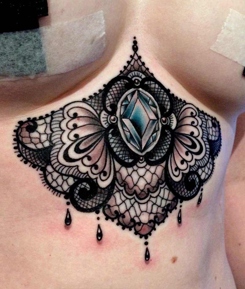 Тату на груди женская