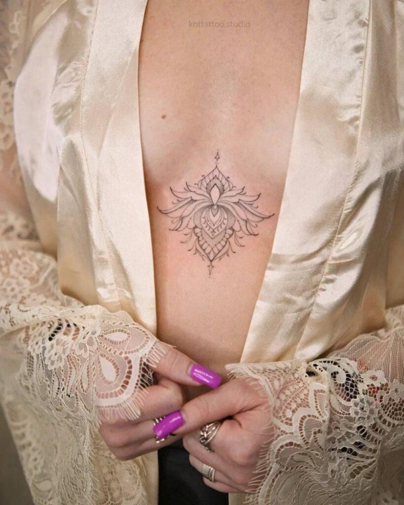 Тату под грудью для девушек