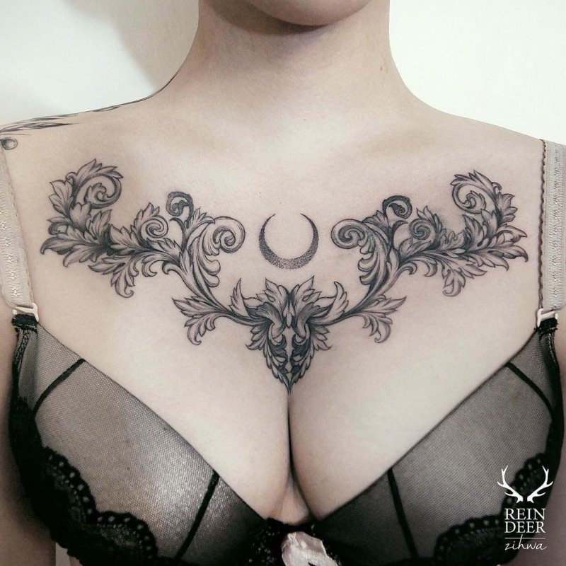 Тату на груди женская